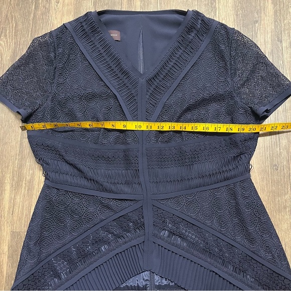 Talbot Runhof Navy Lace V-Neck High Low Short Sleeves Blouse Top Back Zip Vtg L - Picture 15 of 16